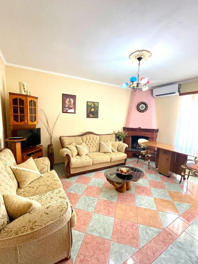 Bela's Saranda